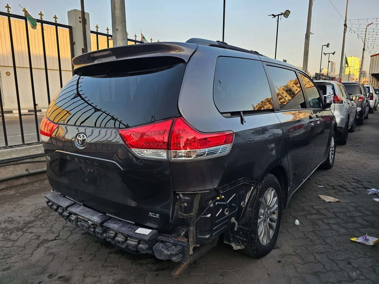 TOYOTA SIENNA 2011 thumbnail 2