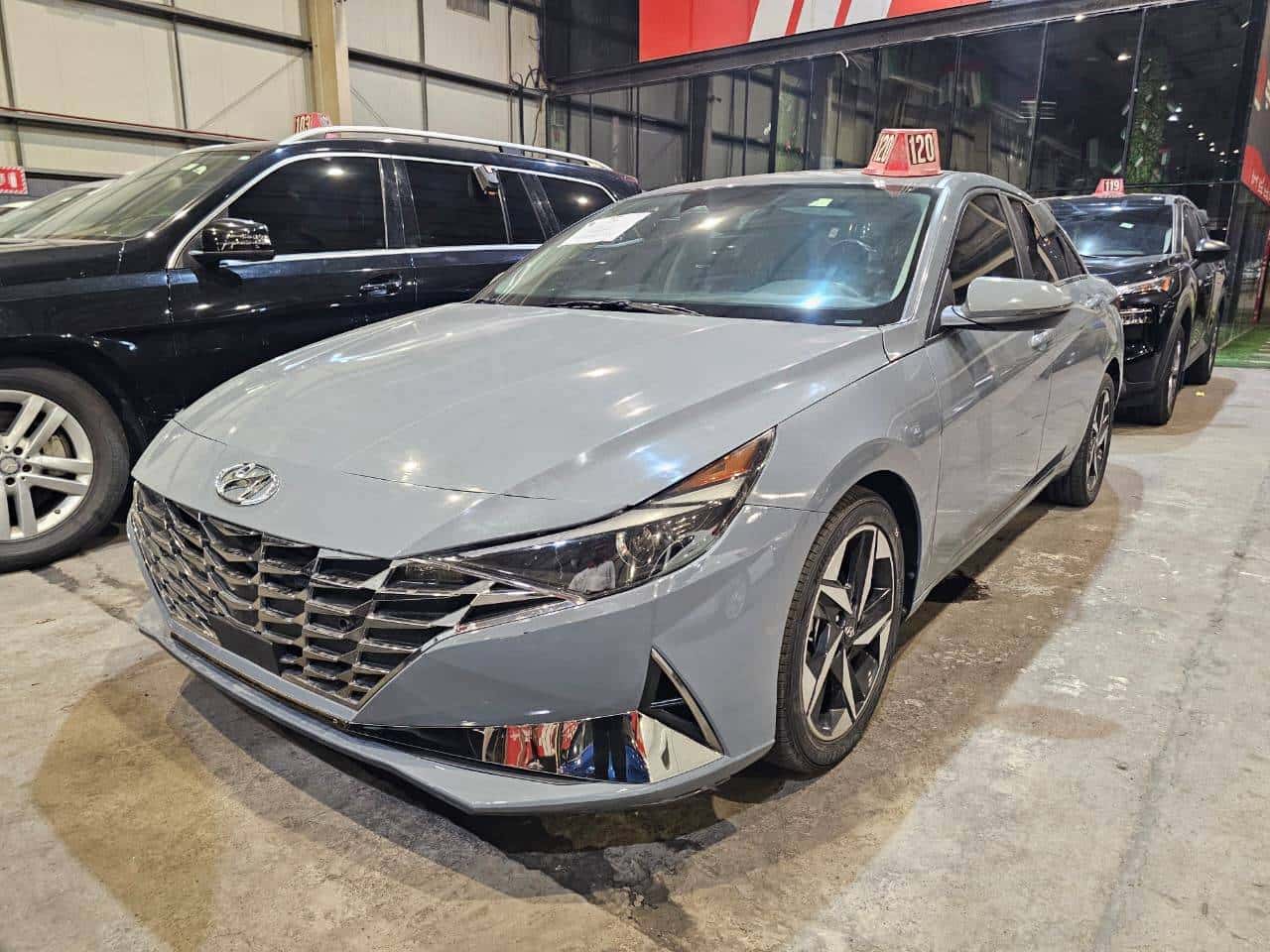 Hyundai Elantra 2023 thumbnail 2