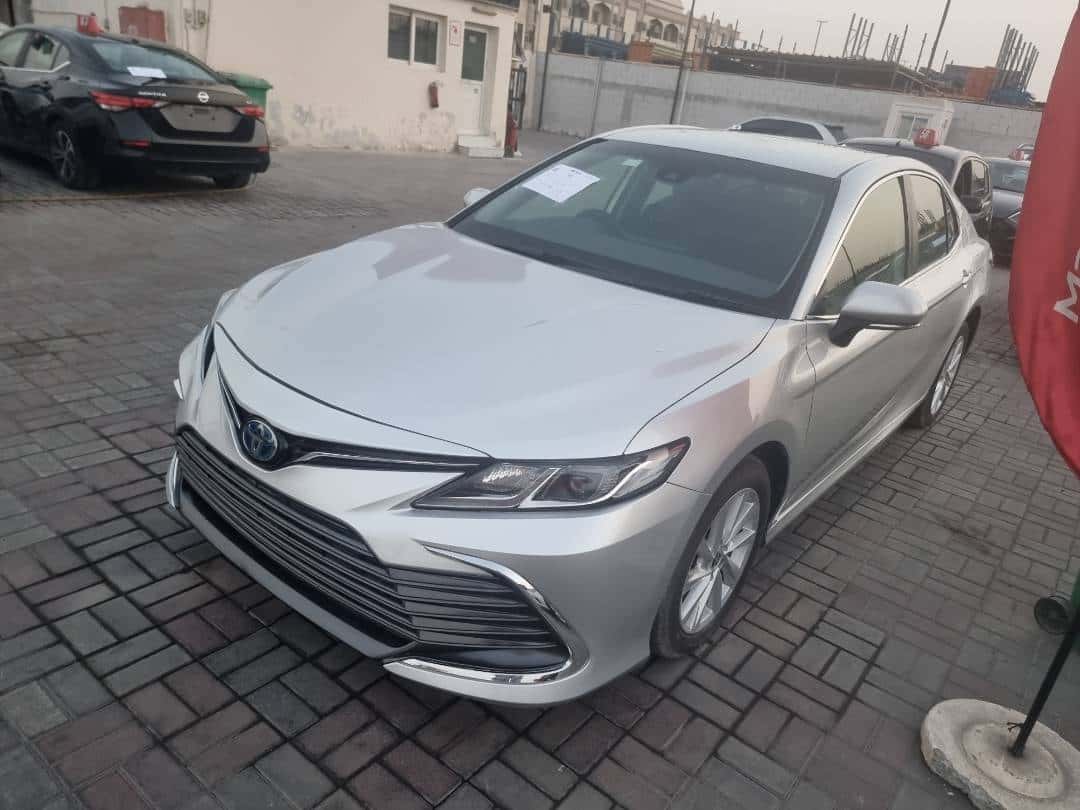Toyota Camry 2024 thumbnail 2