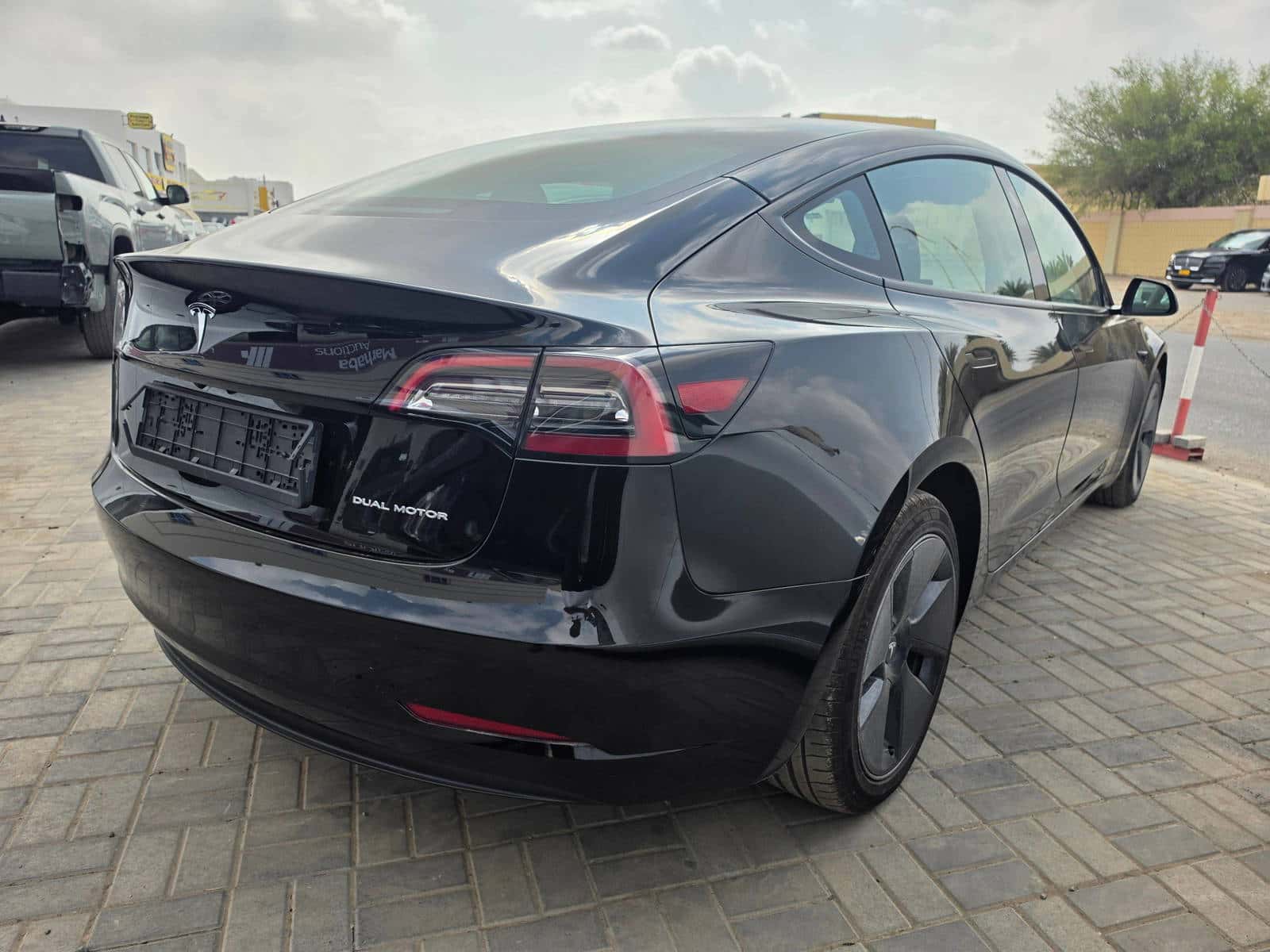 Tesla Model 3 2023 thumbnail 5