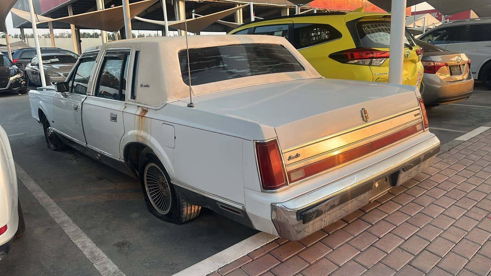 Lincoln TOWN 1988 thumbnail 1