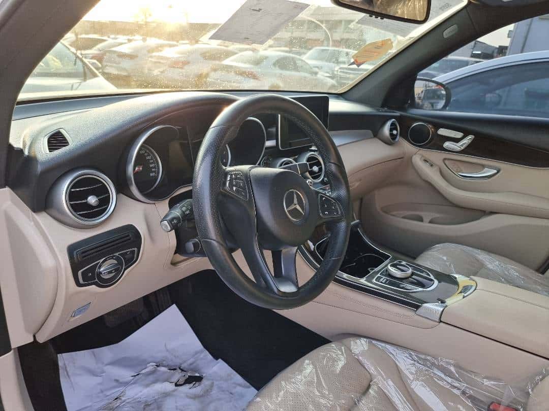 MERCEDES BENZ GLC-300 - Exterior