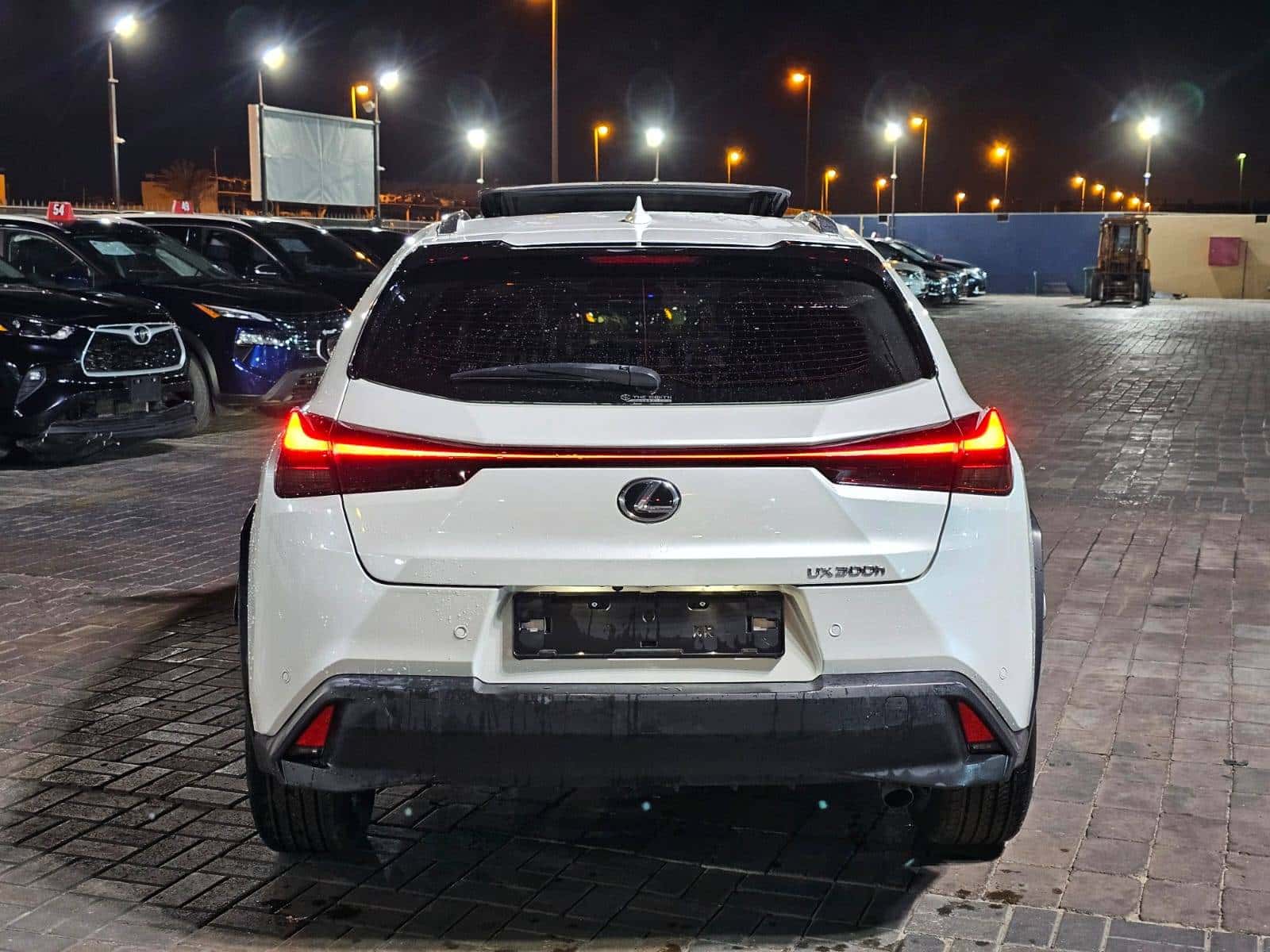 LEXUS UX 300H 2025 thumbnail 3
