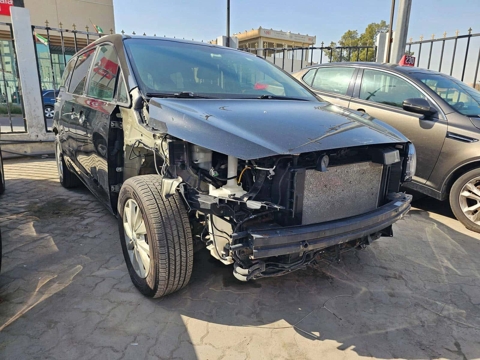 KIA SEDONA 2017 thumbnail 3