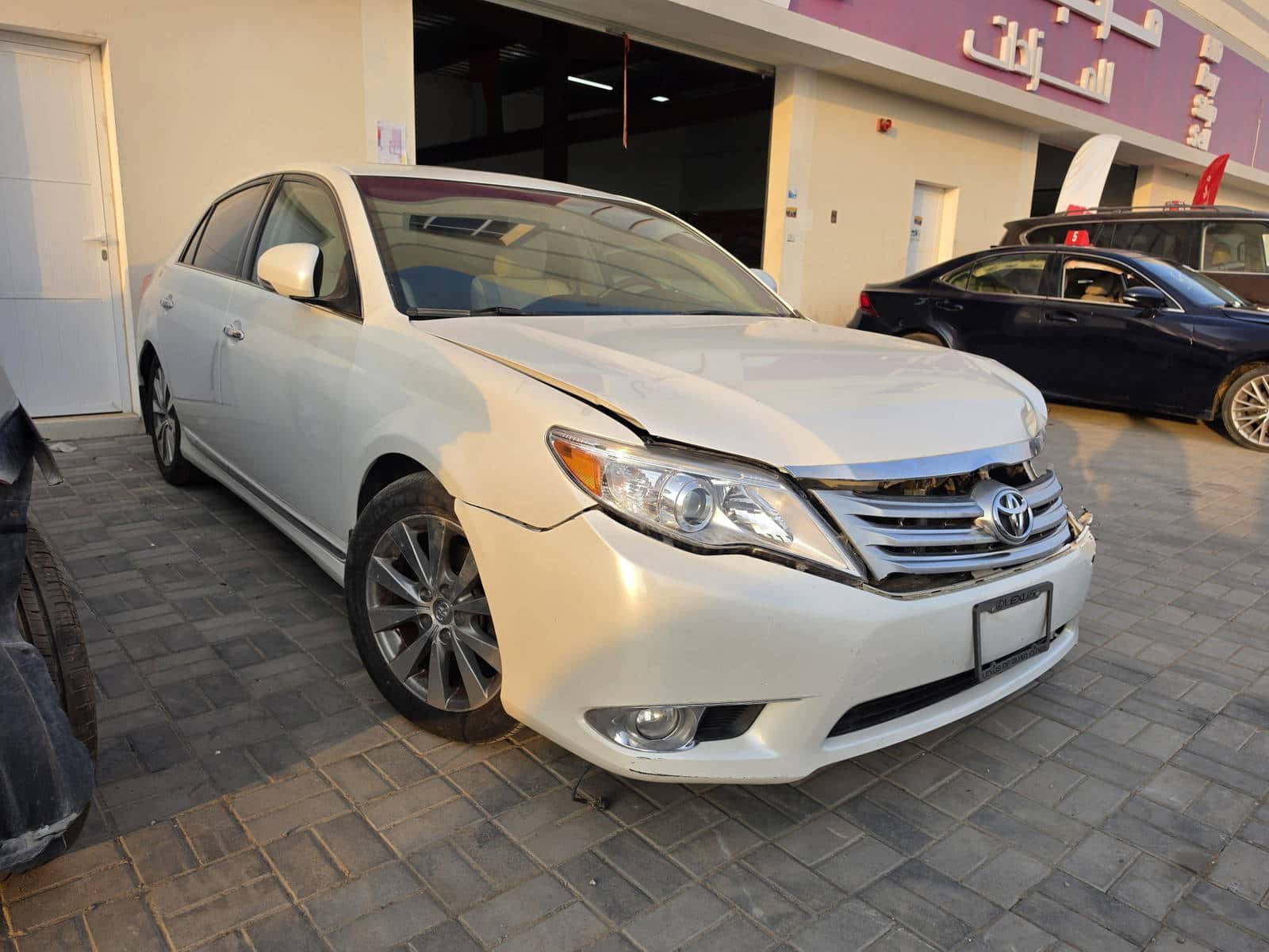 Toyota Avalon 2012 thumbnail 1
