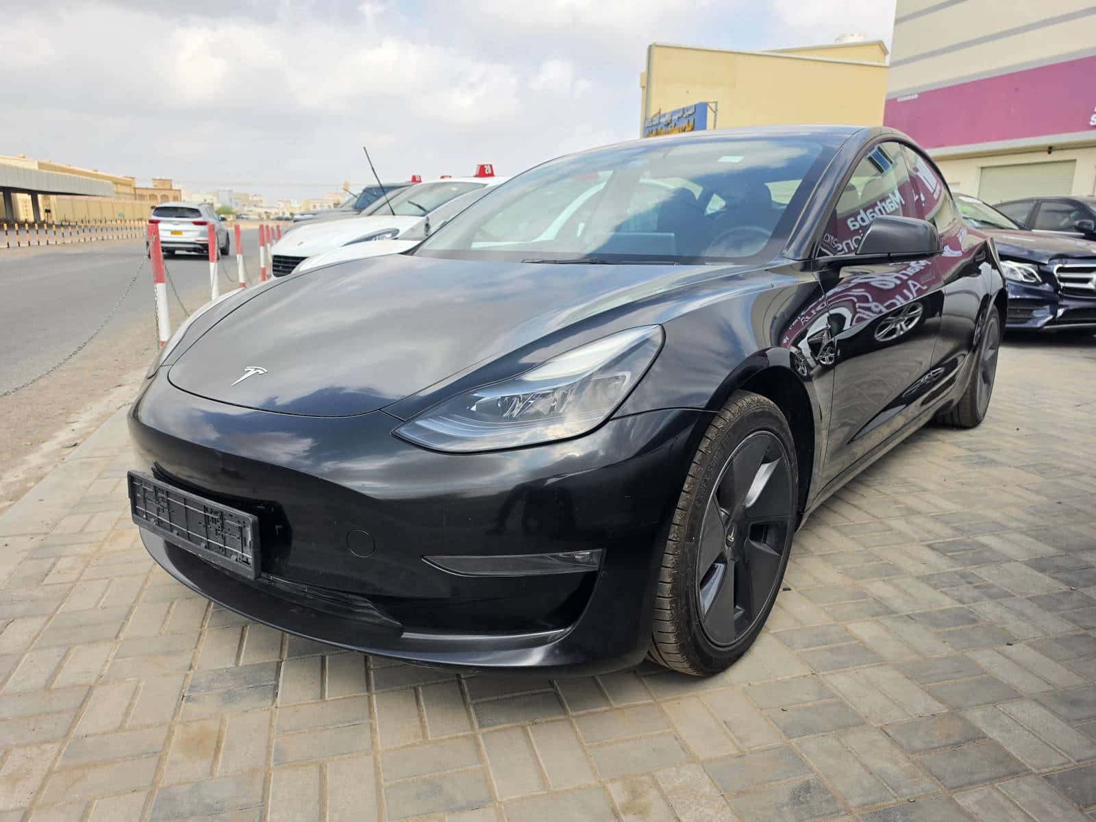 Tesla Model 3 2023 thumbnail 3