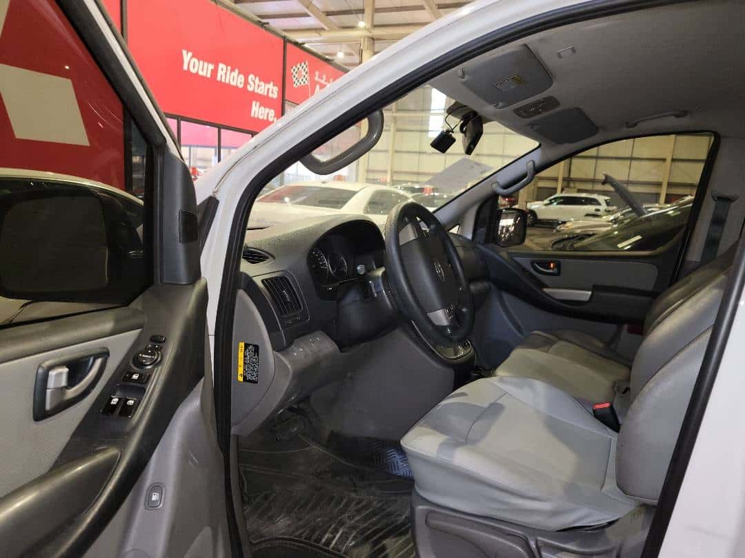 HYUNDAI GRAND STAREX - Exterior