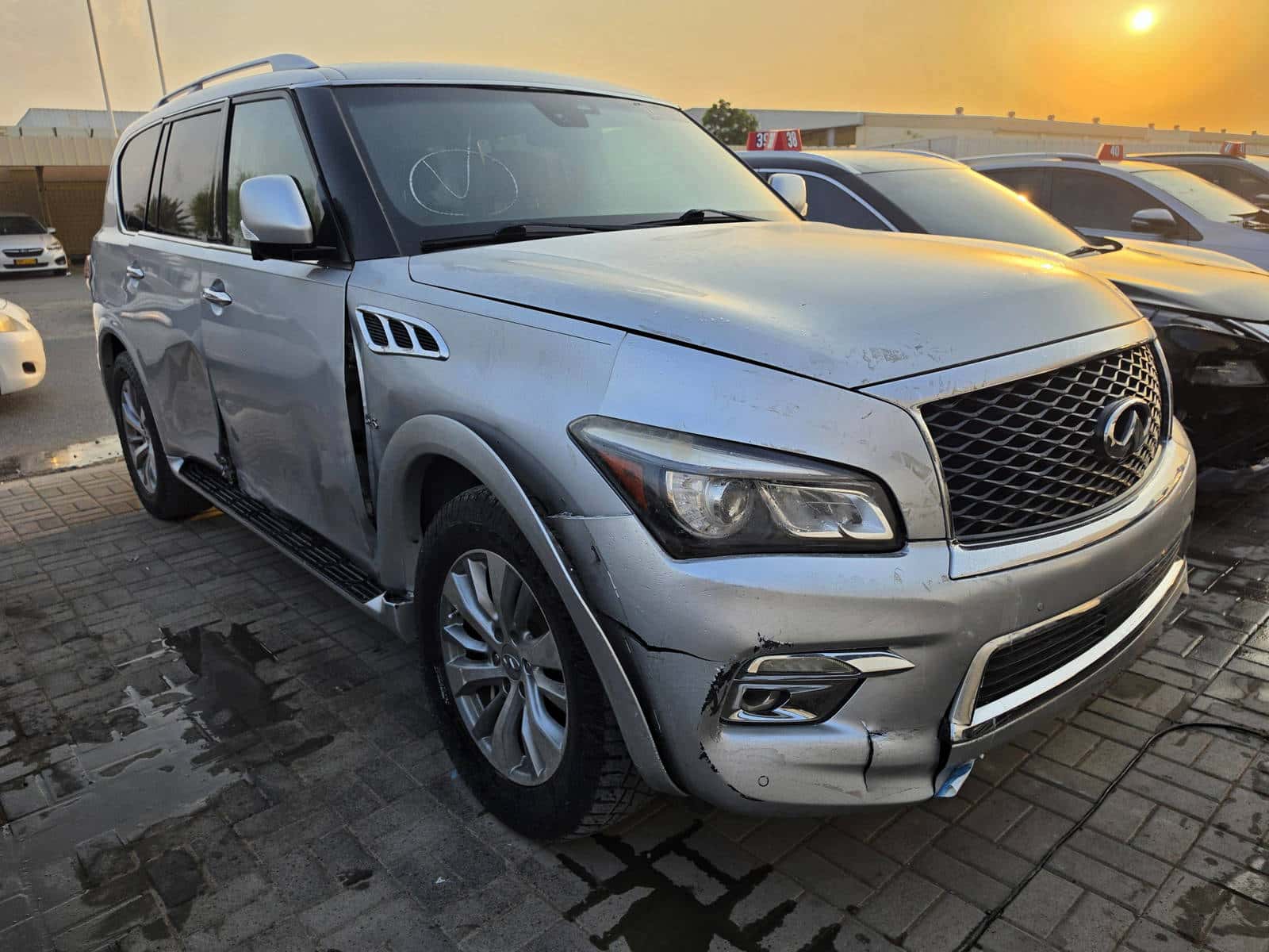 INFINITI QX80 2017 thumbnail 2