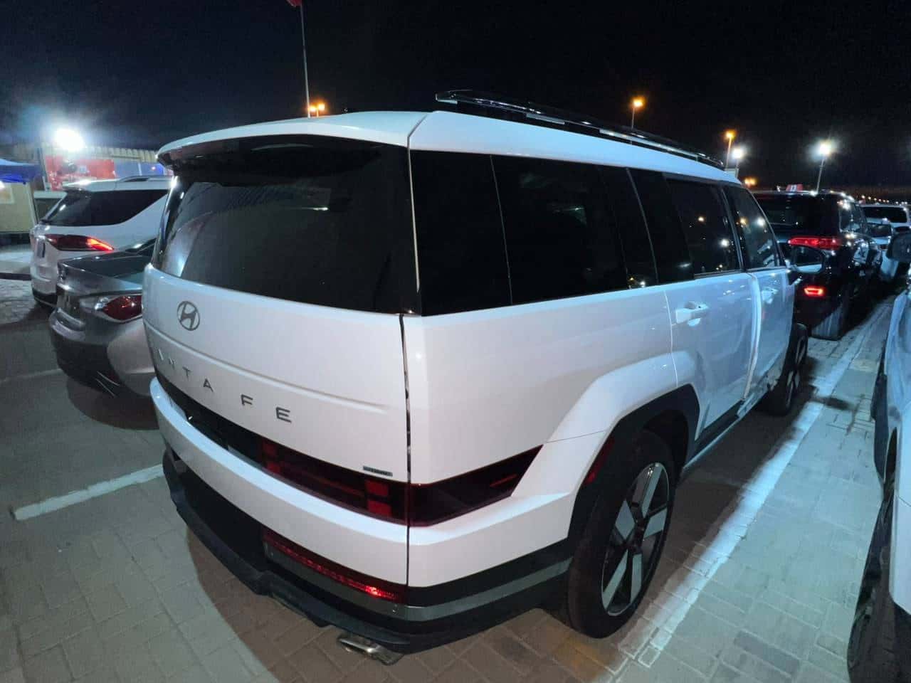 Hyundai SANTA FE LIMITED 2025 thumbnail 4