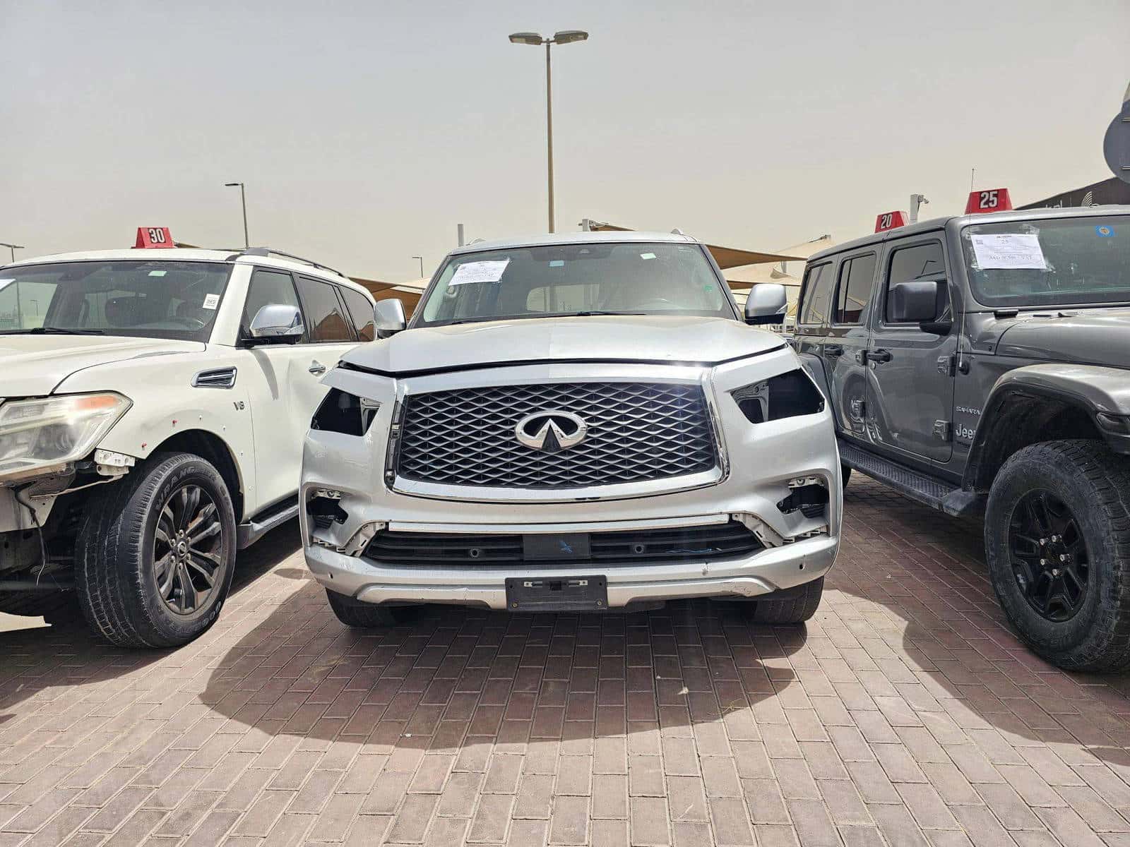 INFINITI QX80 2019 thumbnail 5