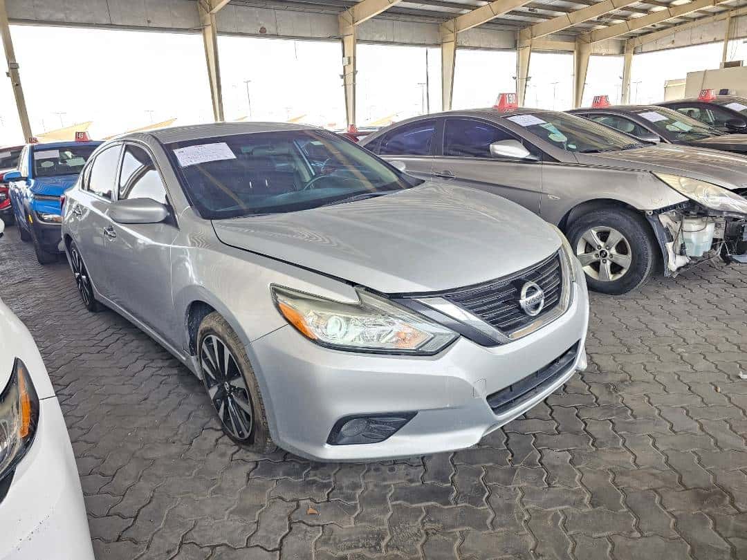 NISSAN ALTIMA - Exterior