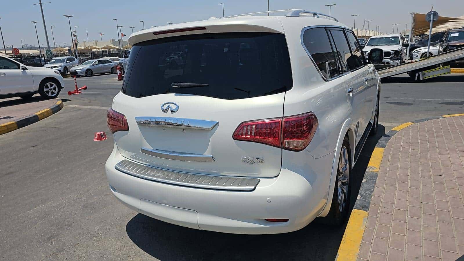 INFINITI QX56 2012 thumbnail 3