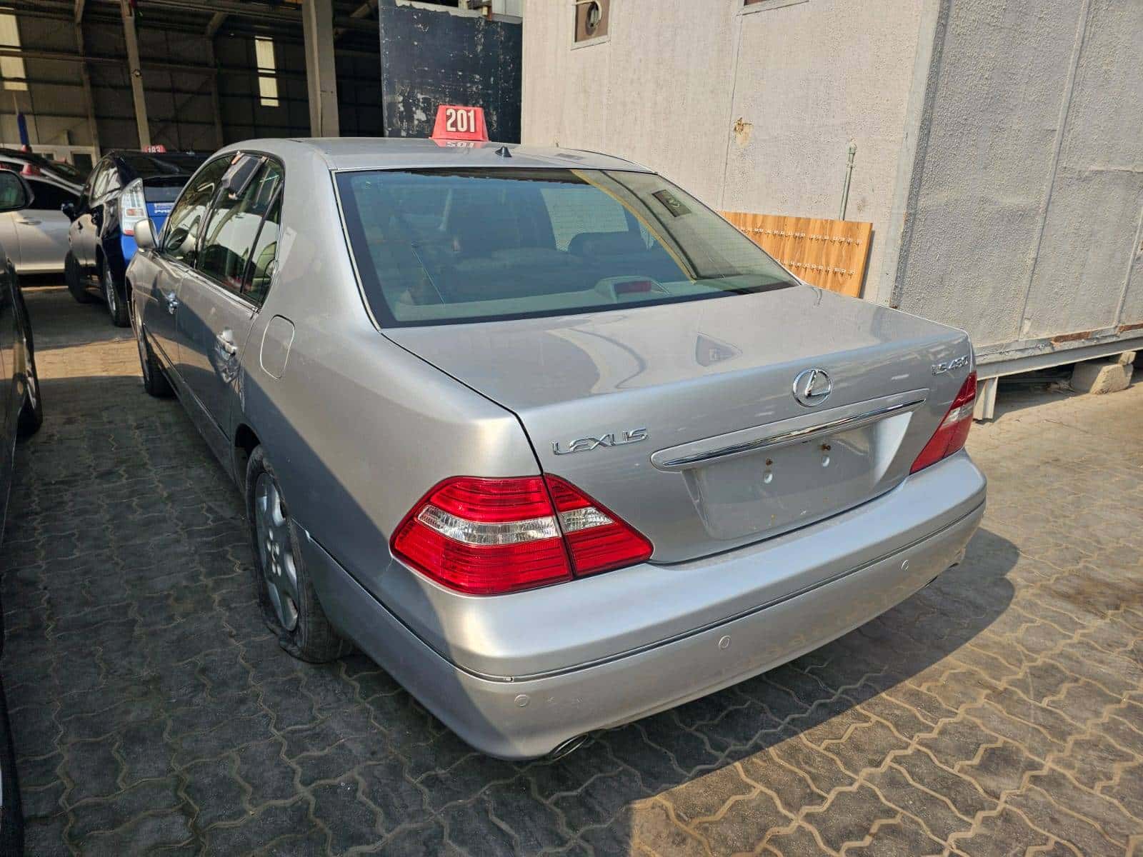 Lexus LS 430 2004 thumbnail 6