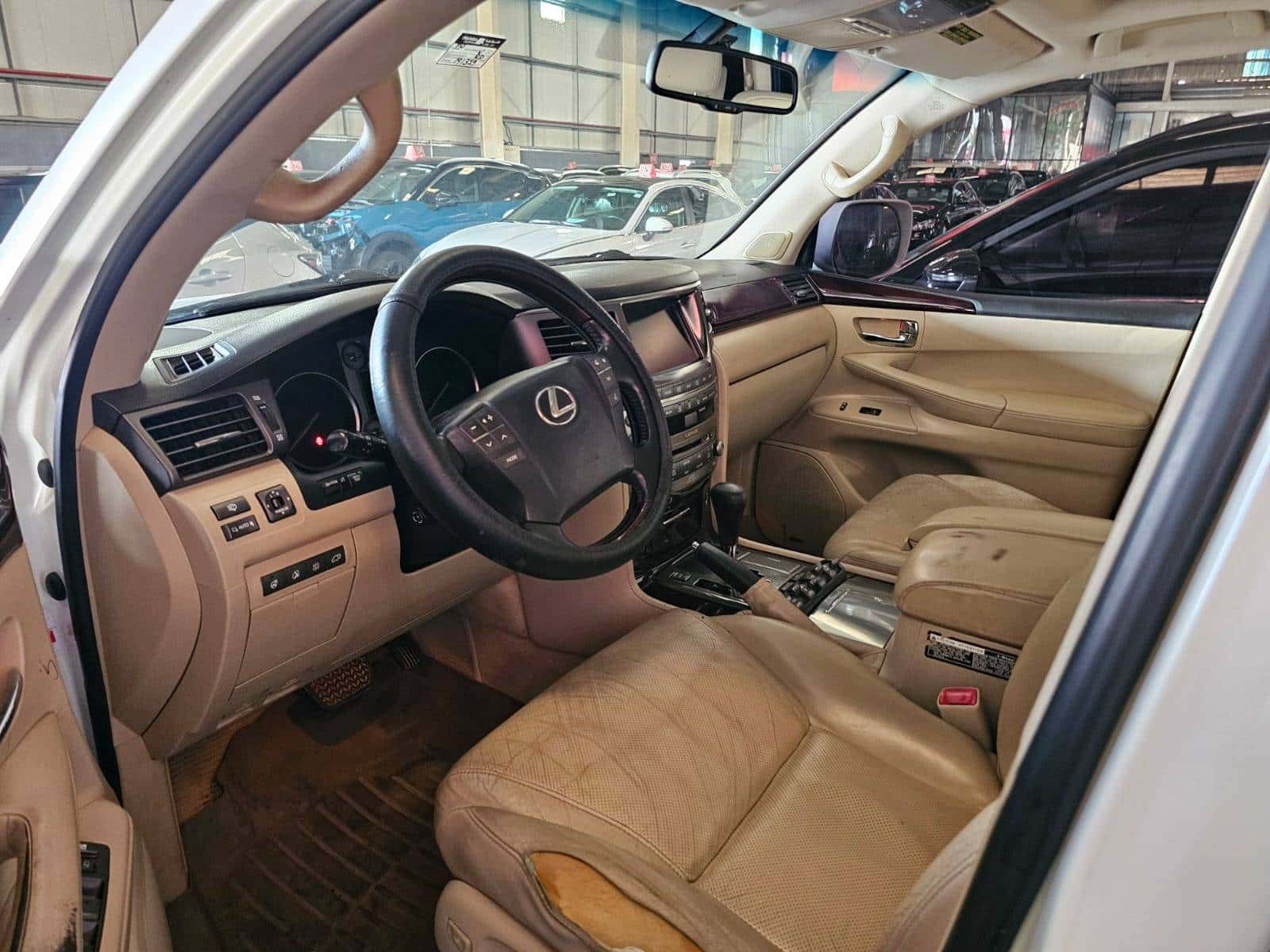 Lexus LX 570 2011 thumbnail 7