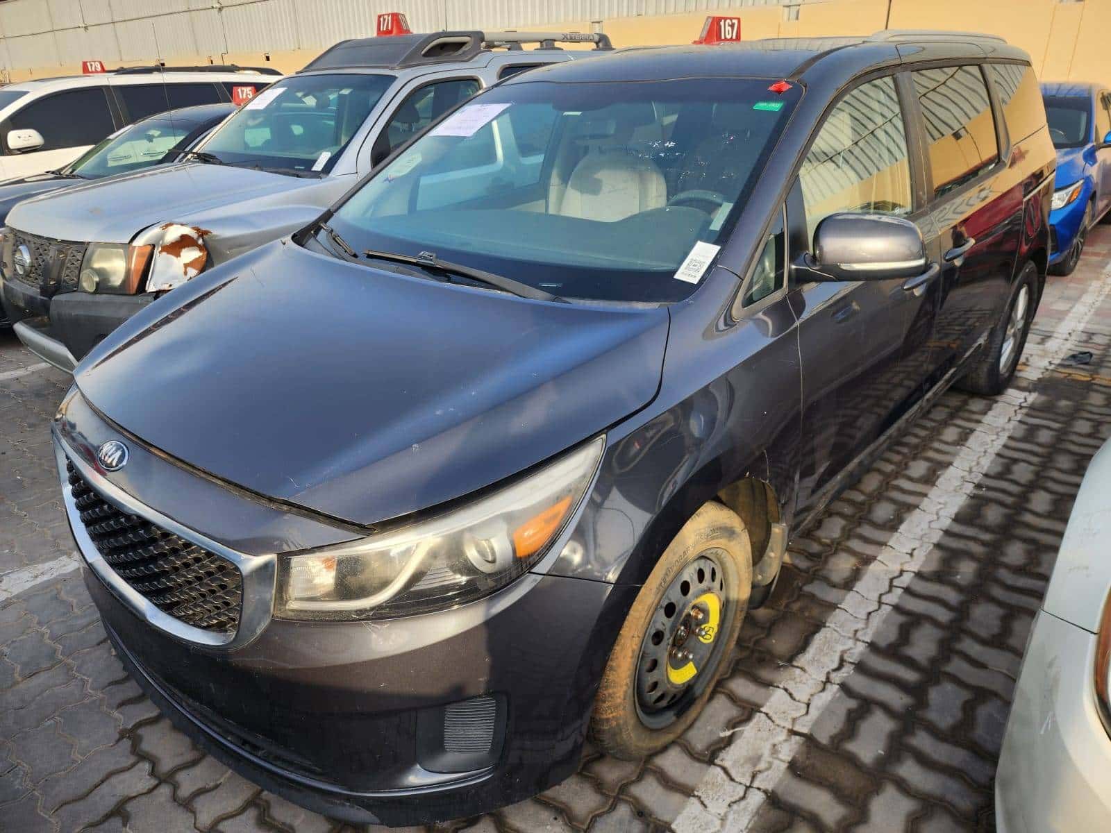 Kia Sedona 2016 thumbnail 2