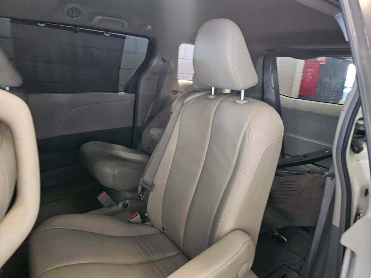 Toyota Sienna 2013 thumbnail 6