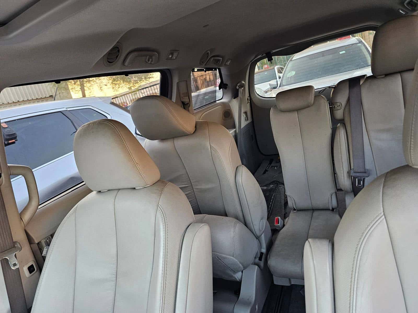 TOYOTA SIENNA 2011 thumbnail 7