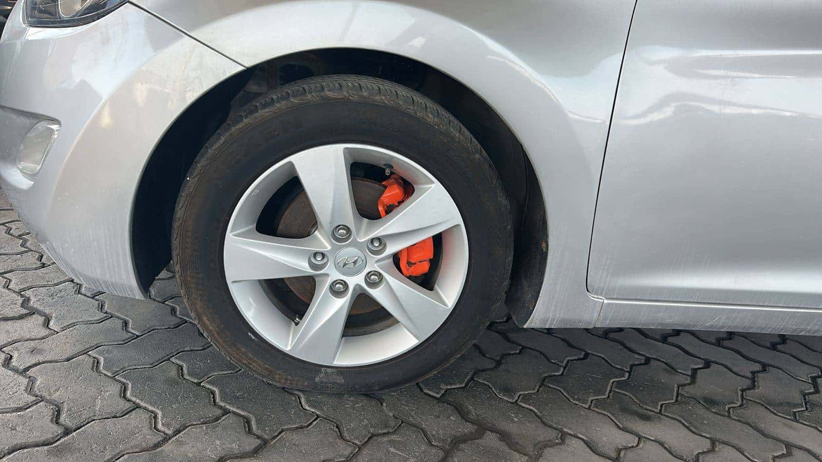 HYUNDAI AVANTE - Exterior