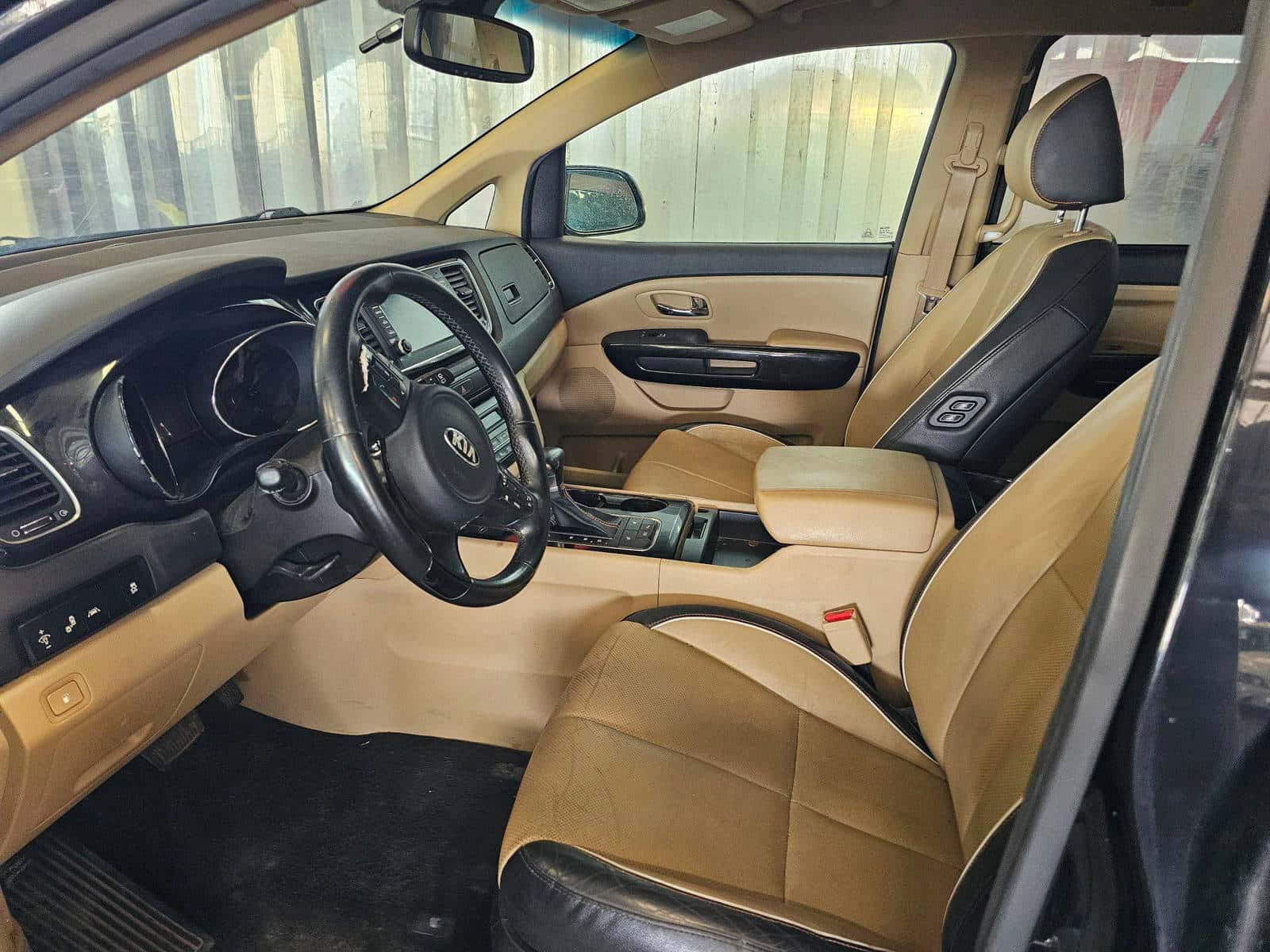 KIA SEDONA 2017 thumbnail 7