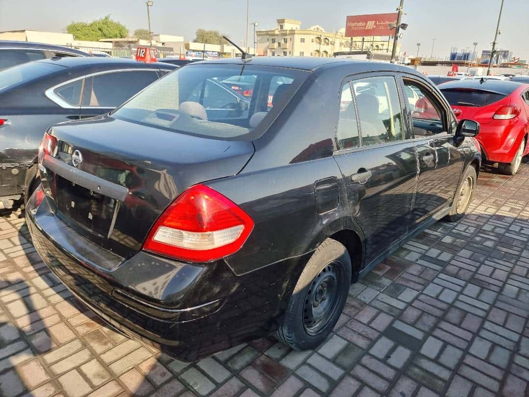 NISSAN VERSA - Exterior
