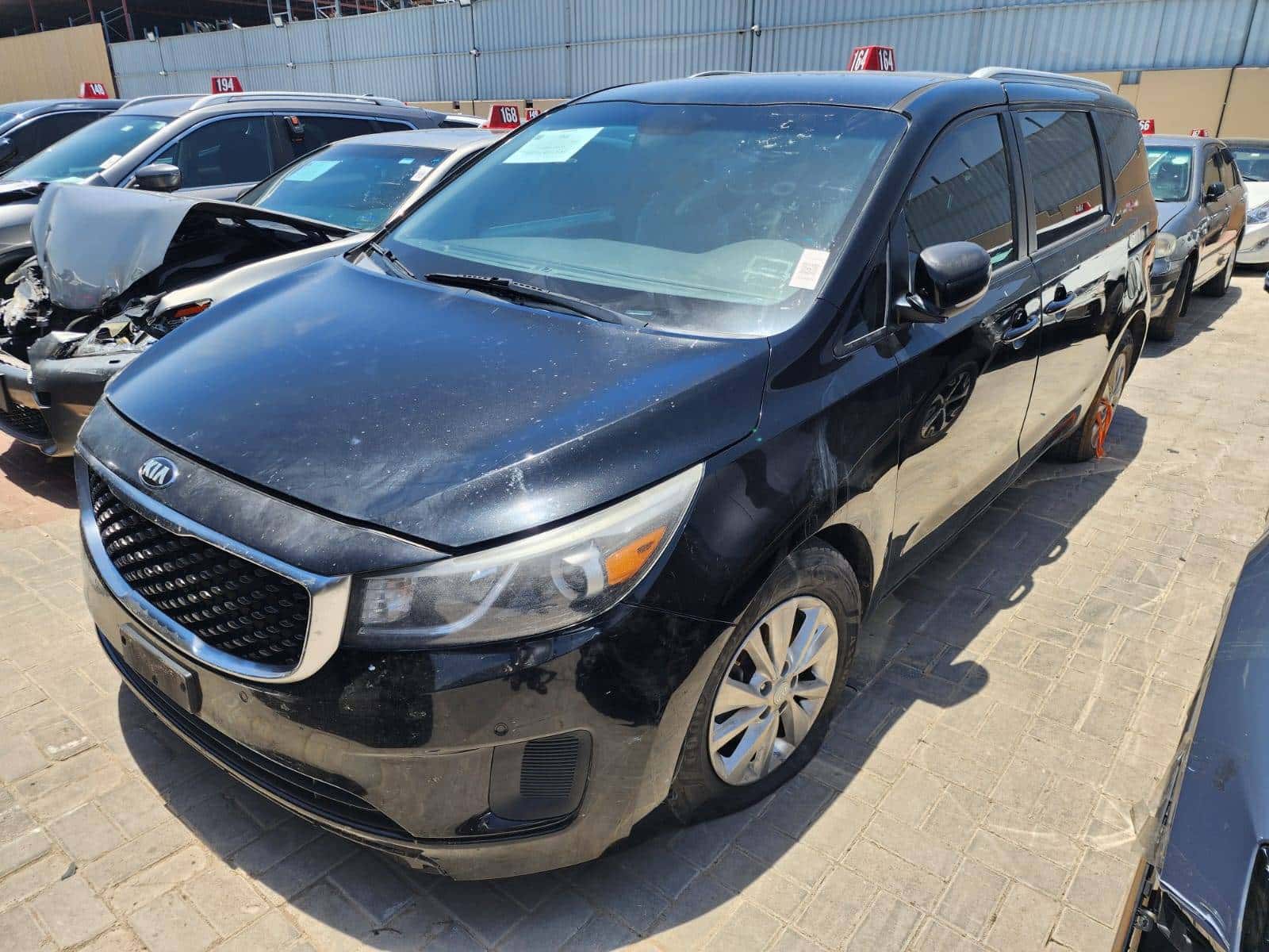 Kia Sedona 2017 thumbnail 2