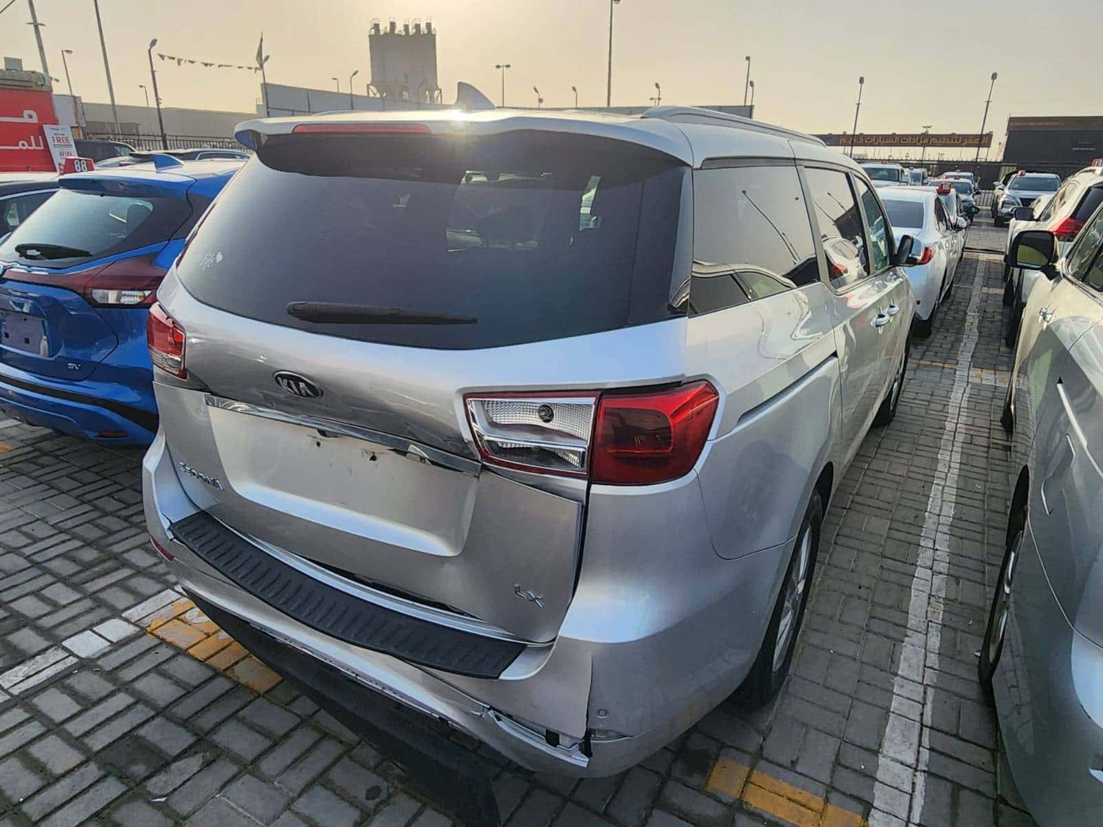 KIA SEDONA 2016 thumbnail 6