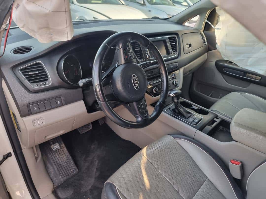 Kia Sedona 2017 thumbnail 6
