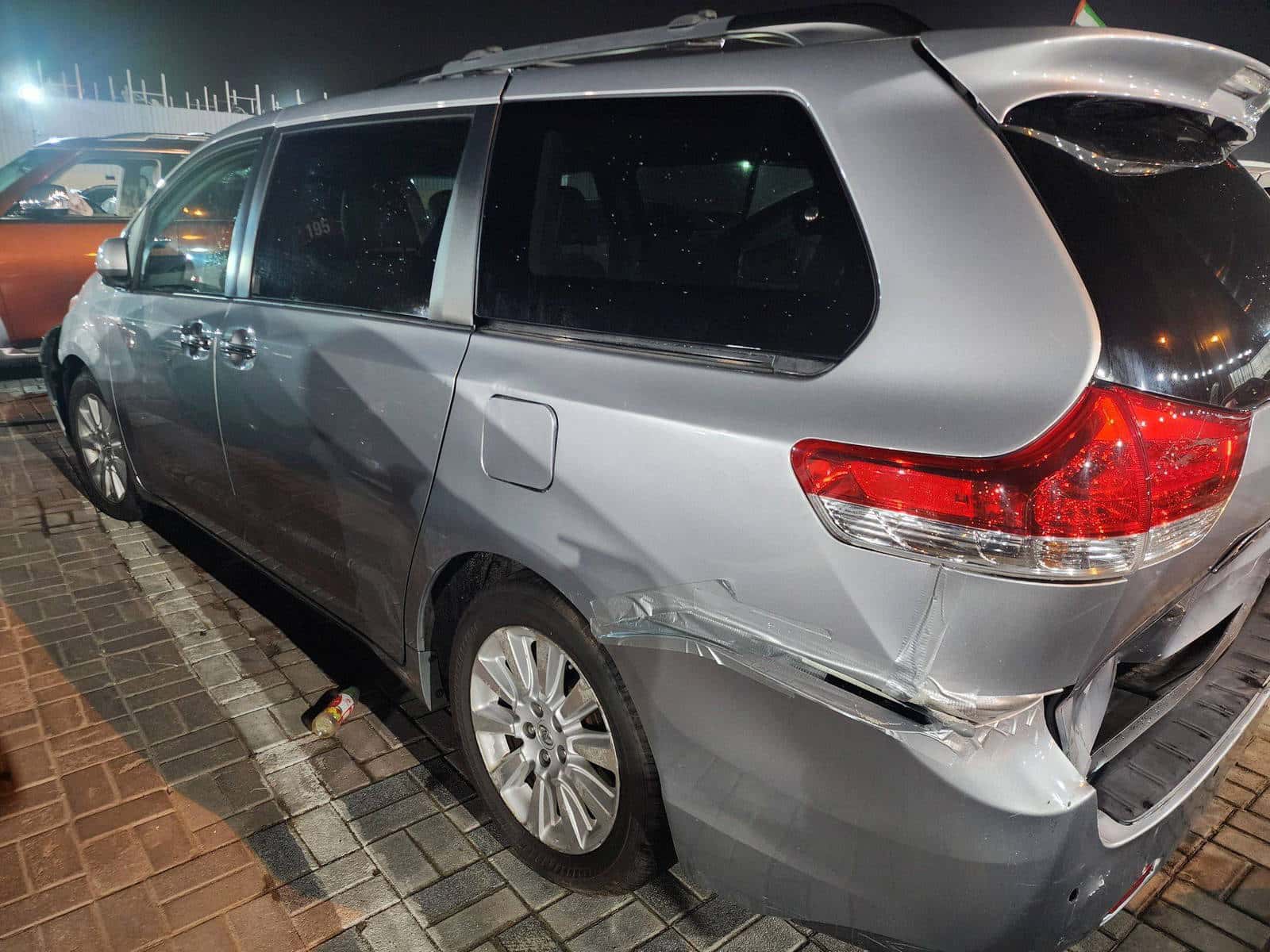 TOYOTA SIENNA 2011 thumbnail 4