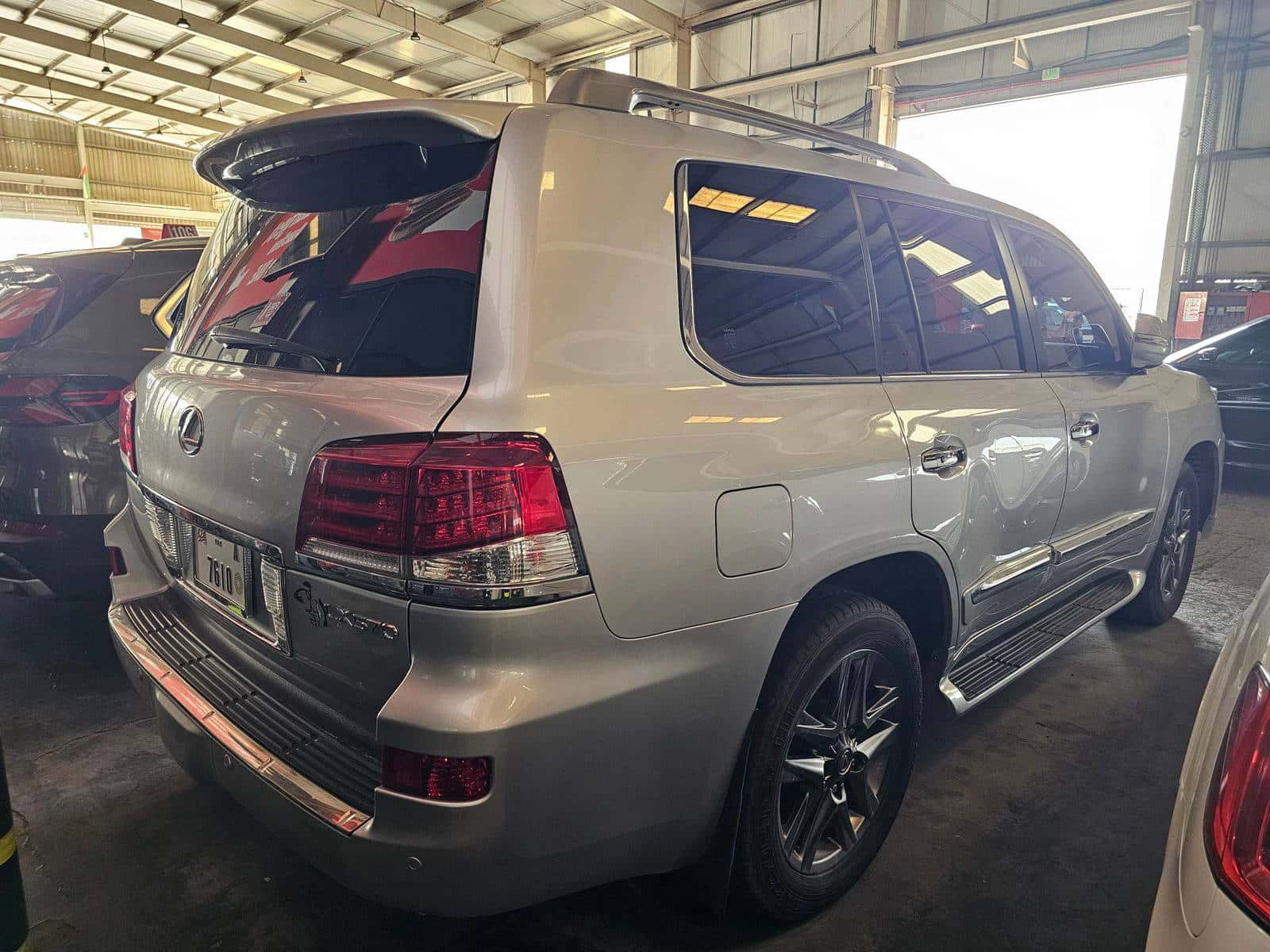 Lexus LX 570 2015 thumbnail 3