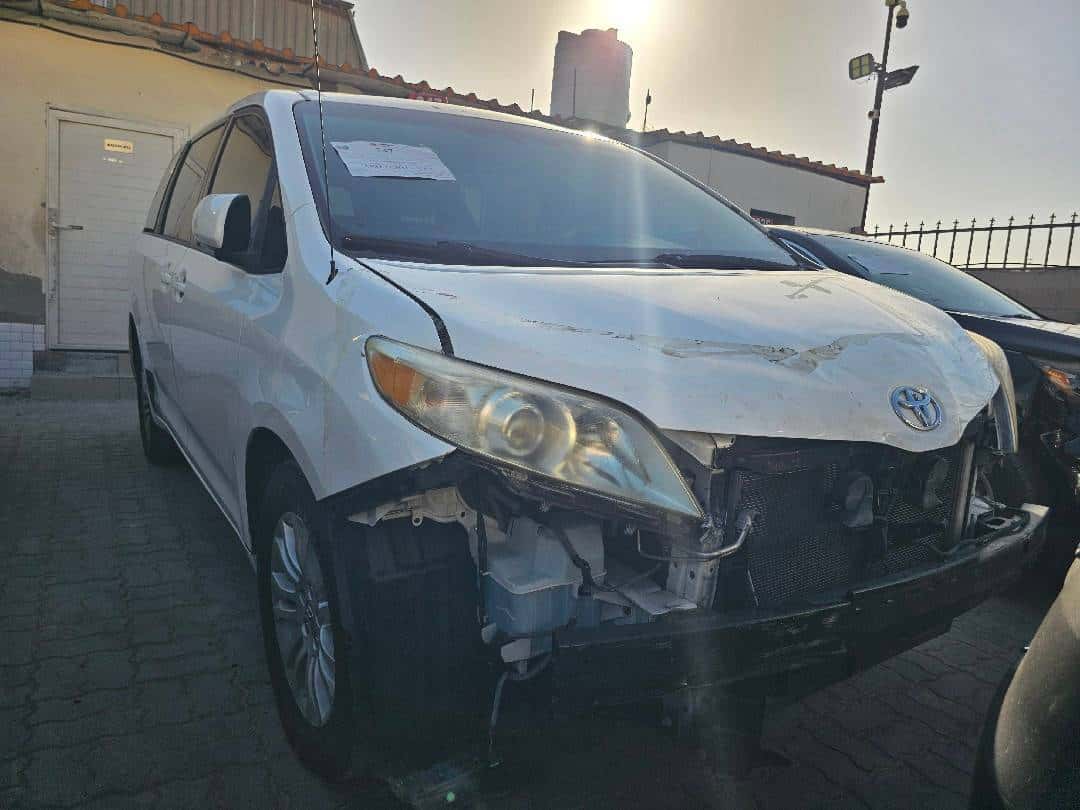 TOYOTA SIENNA 2013 thumbnail 1