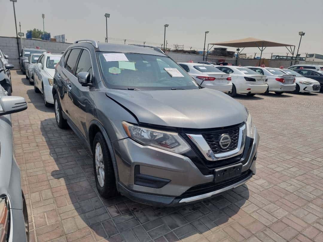 Nissan Rogue 2018 thumbnail 2