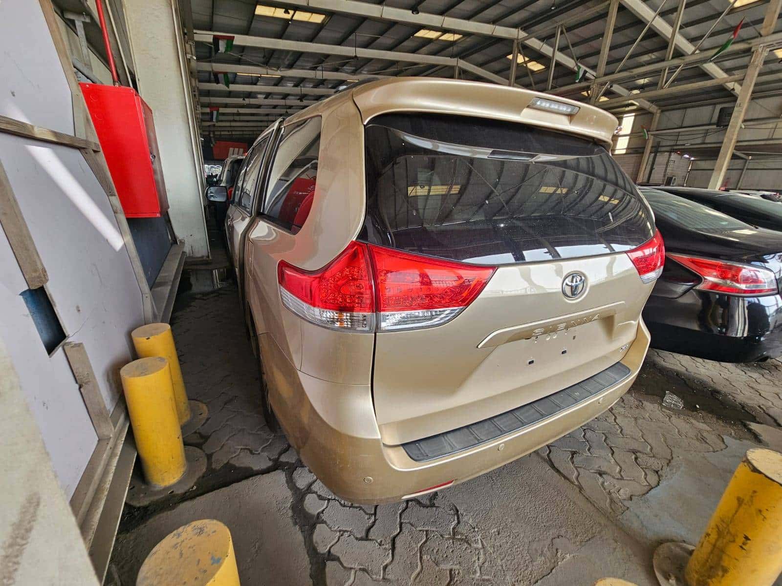 TOYOTA SIENNA 2011 thumbnail 5