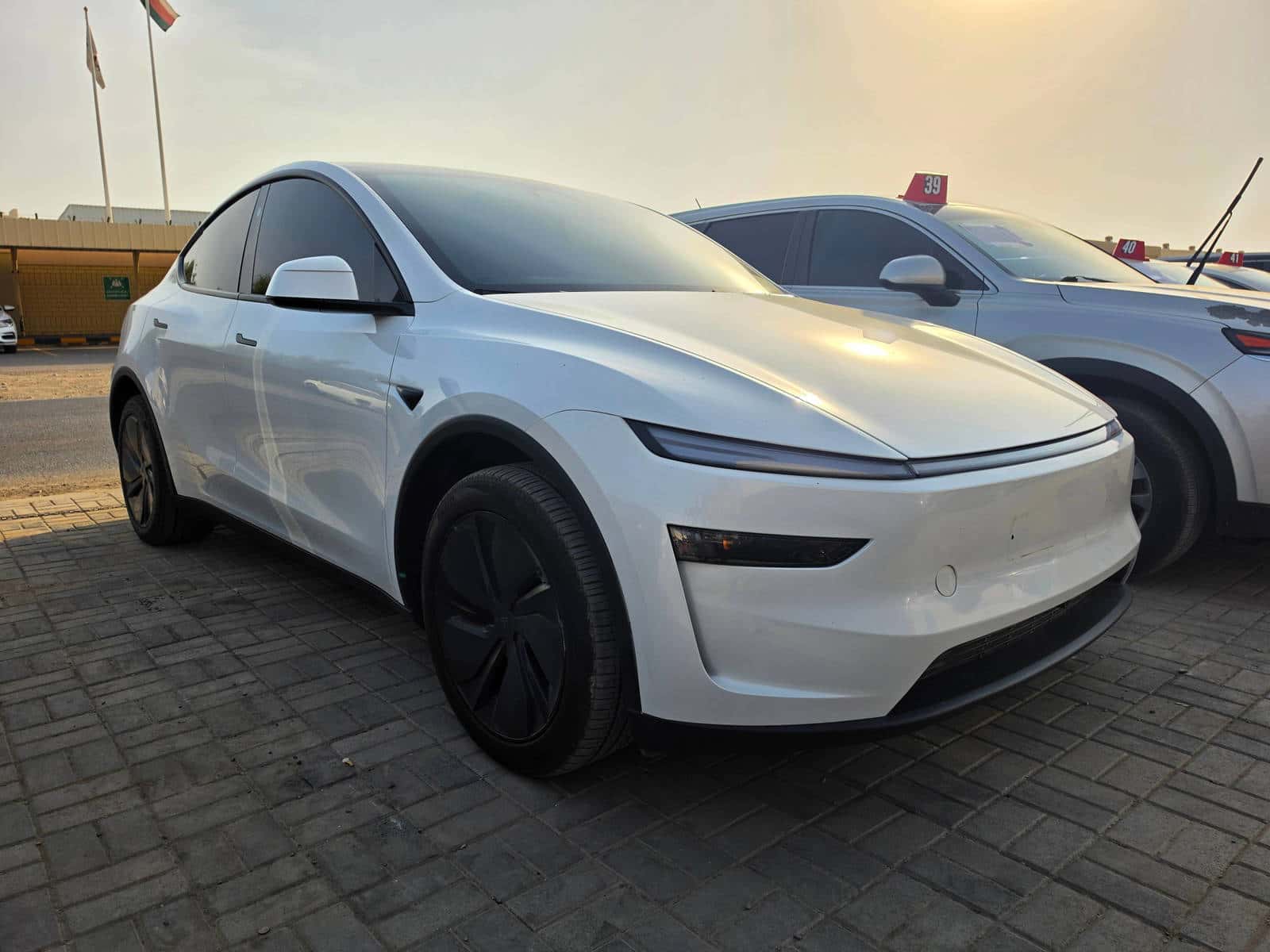 Tesla Model Y 2026 thumbnail 1