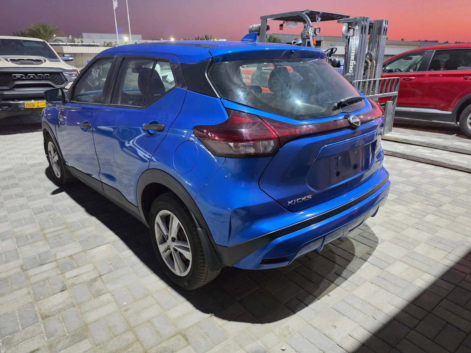 NISSAN KICKS 2023 thumbnail 4