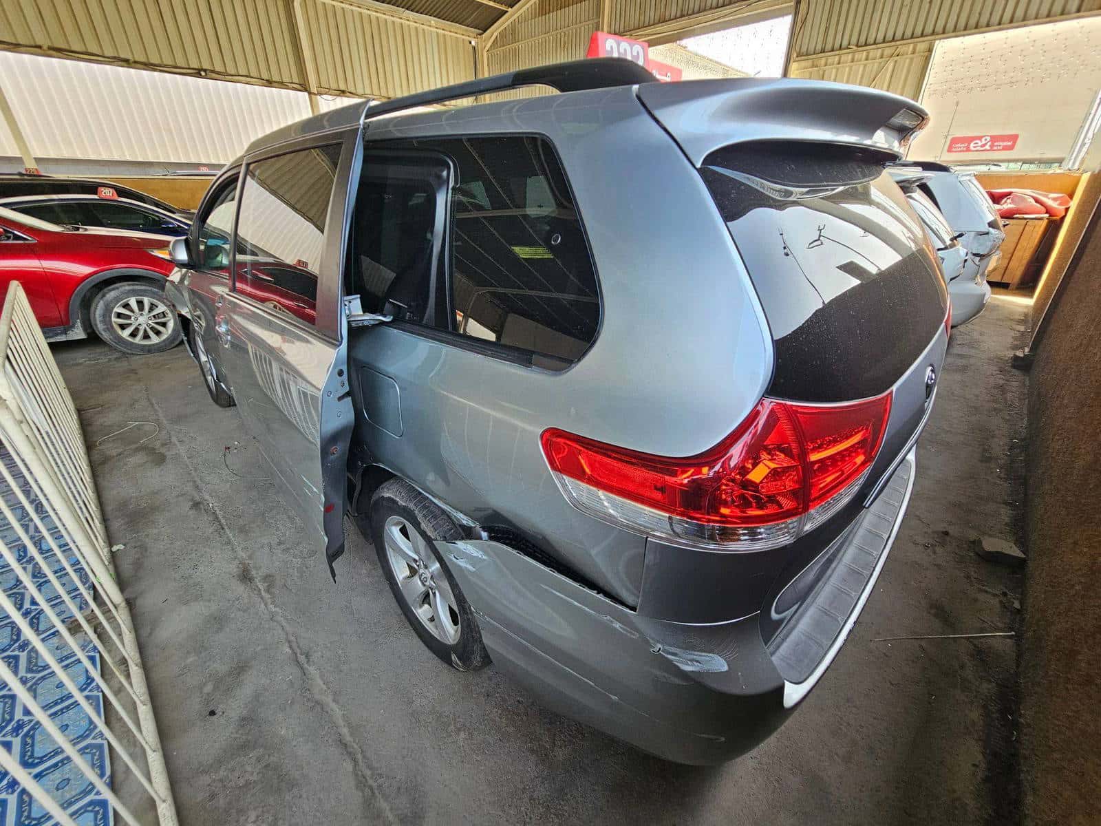 TOYOTA SIENNA 2011 thumbnail 4