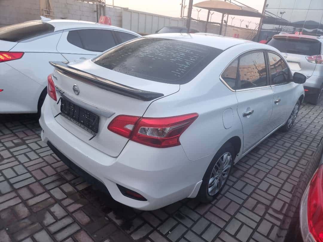 Nissan Sentra 2019 thumbnail 2