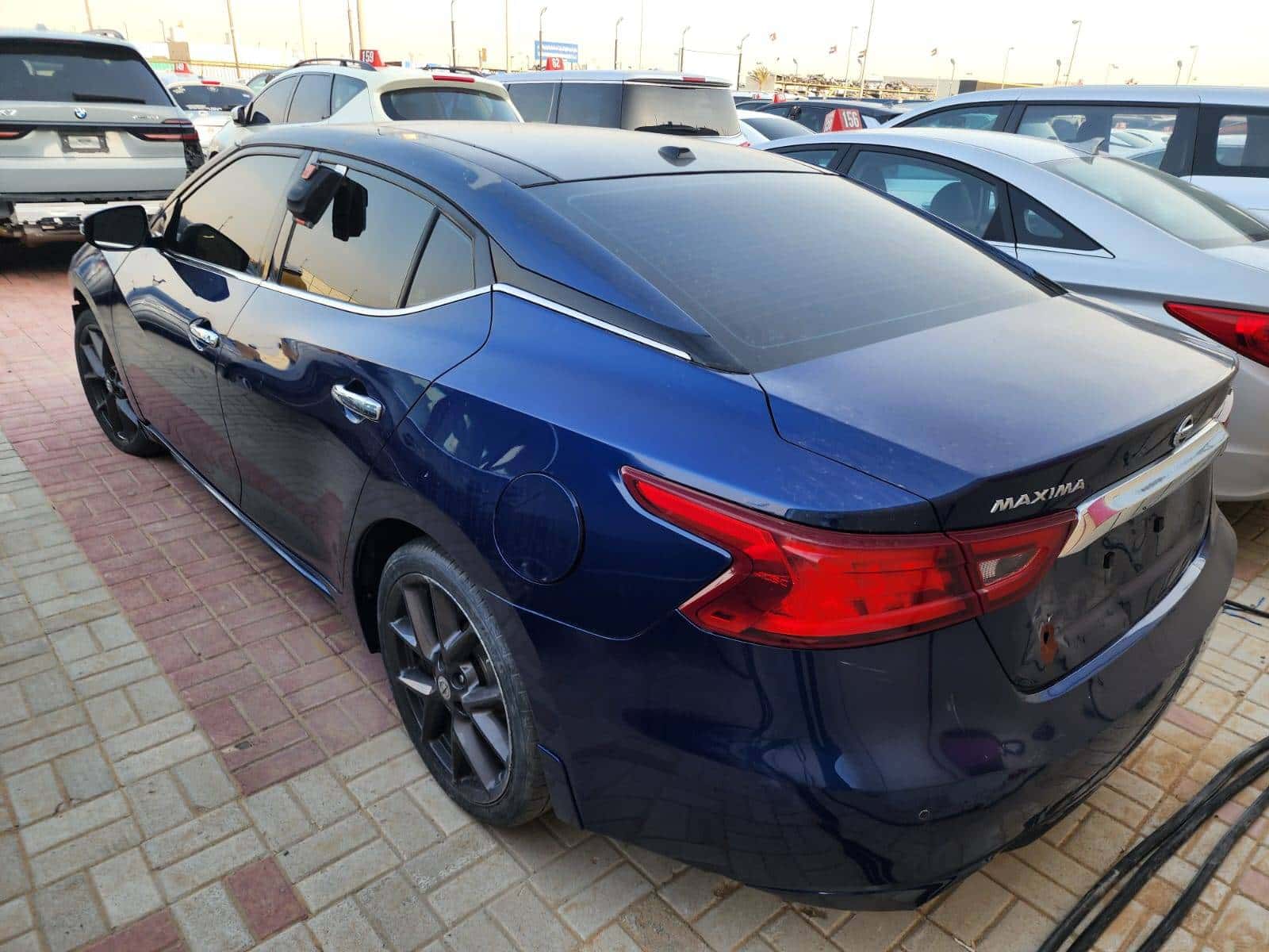 NISSAN MAXIMA - Exterior