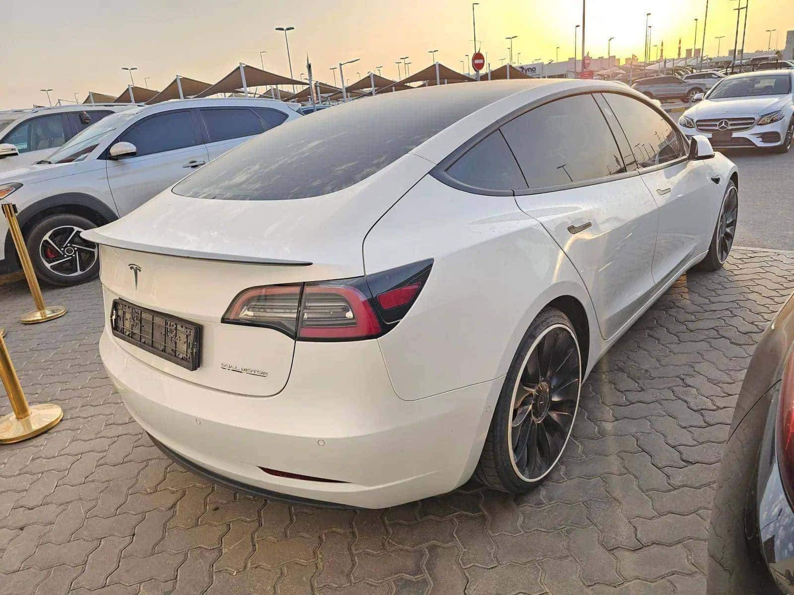 TESLA MODEL 3 2021 thumbnail 2
