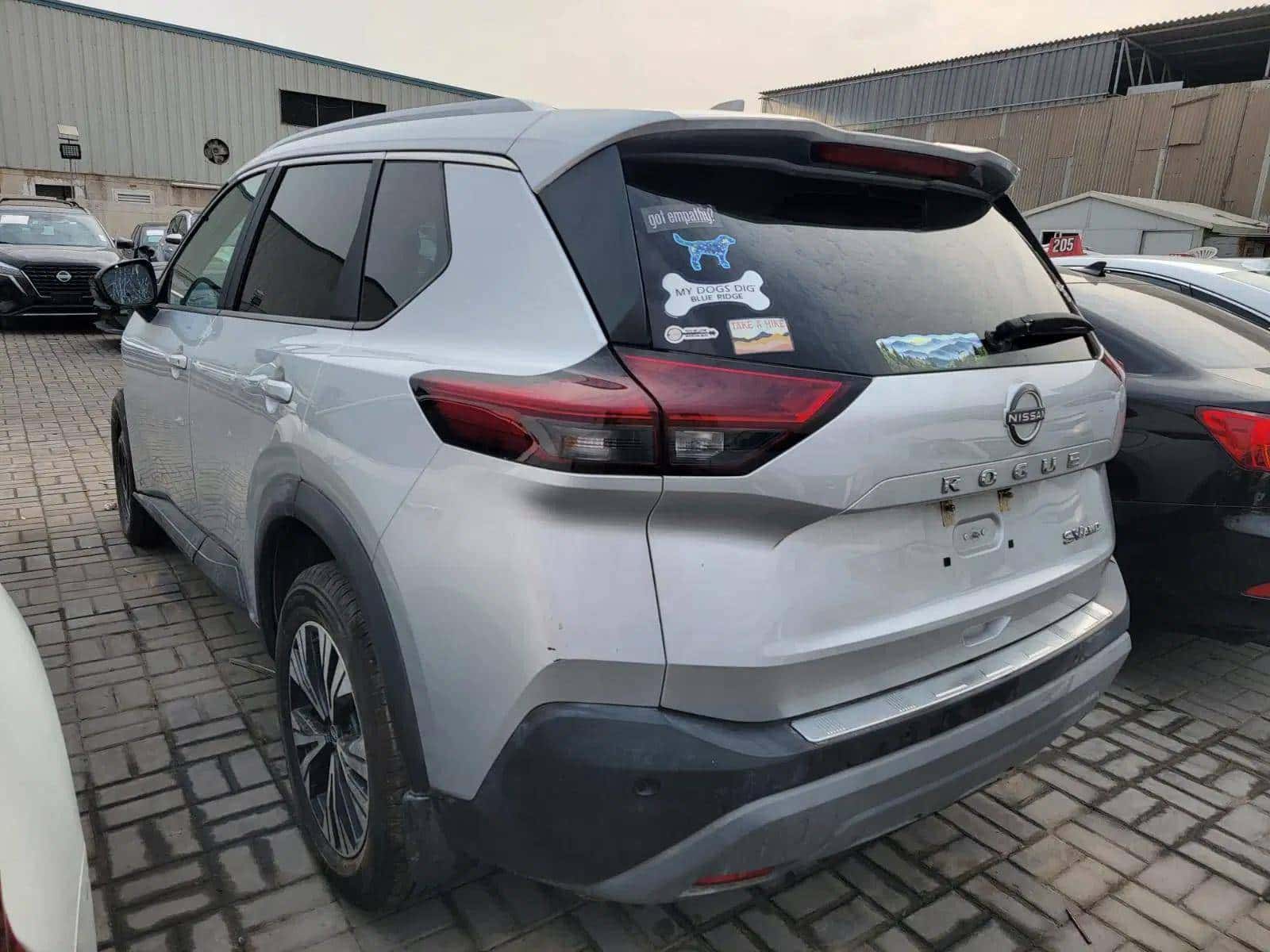 Nissan Rogue 2023 thumbnail 4