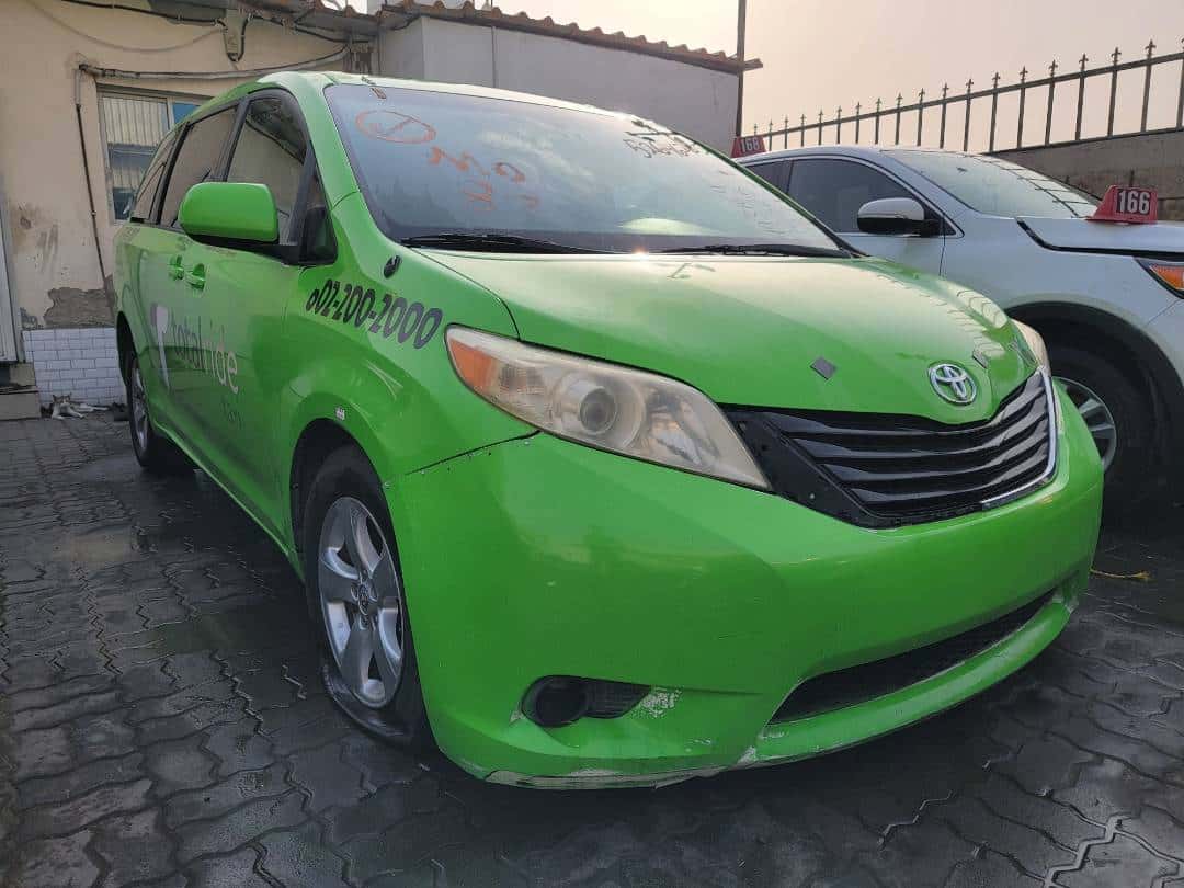 TOYOTA SIENNA - Exterior