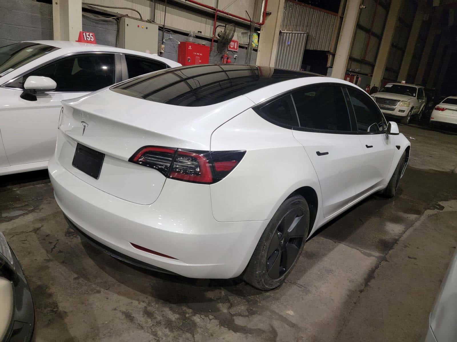 TESLA MODEL 3 - Exterior