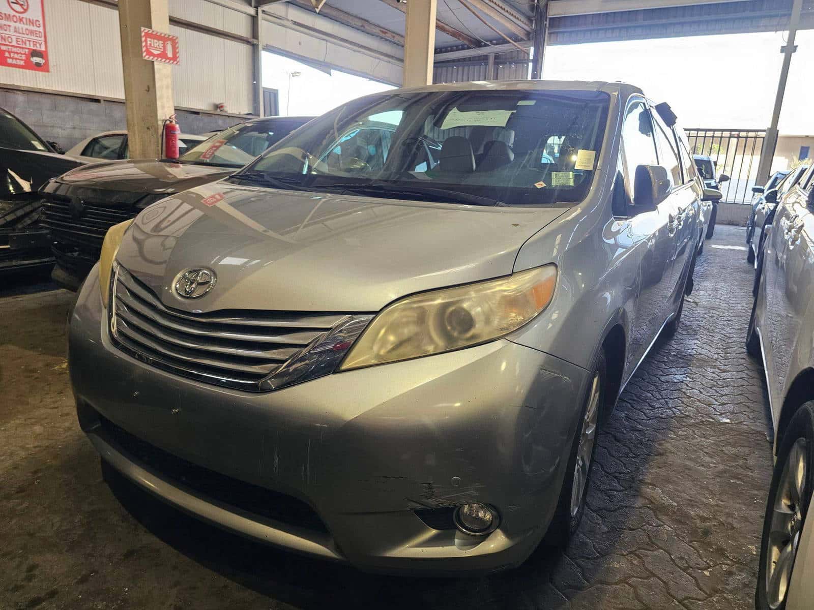TOYOTA SIENNA - Exterior