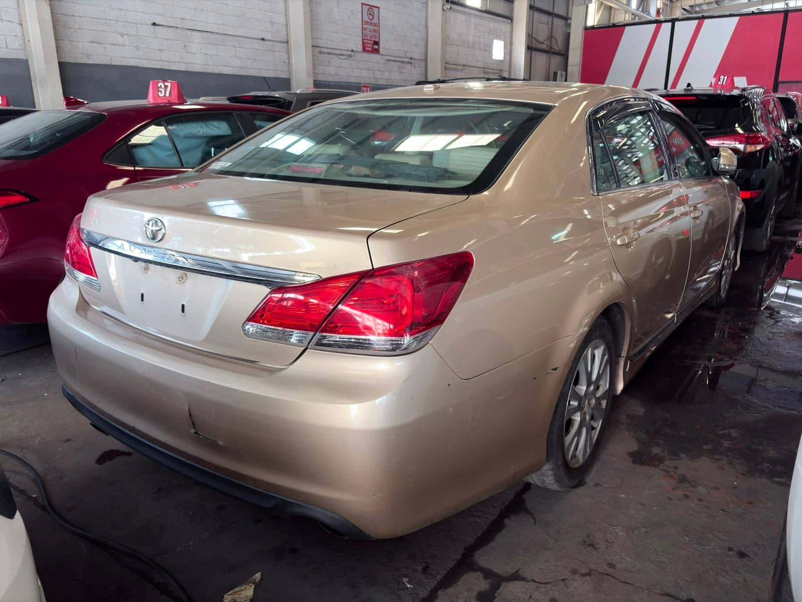TOYOTA AVALON 2011 thumbnail 2
