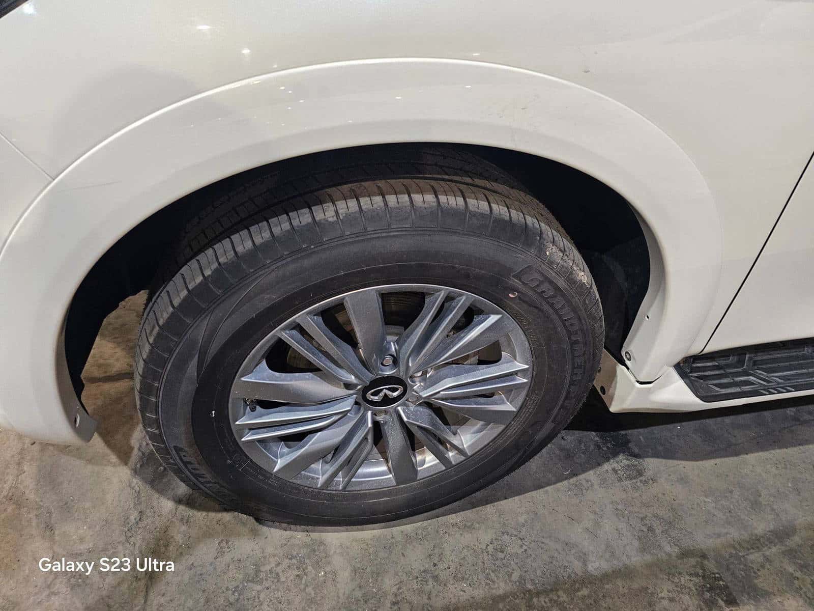 INFINITI QX80 - Exterior