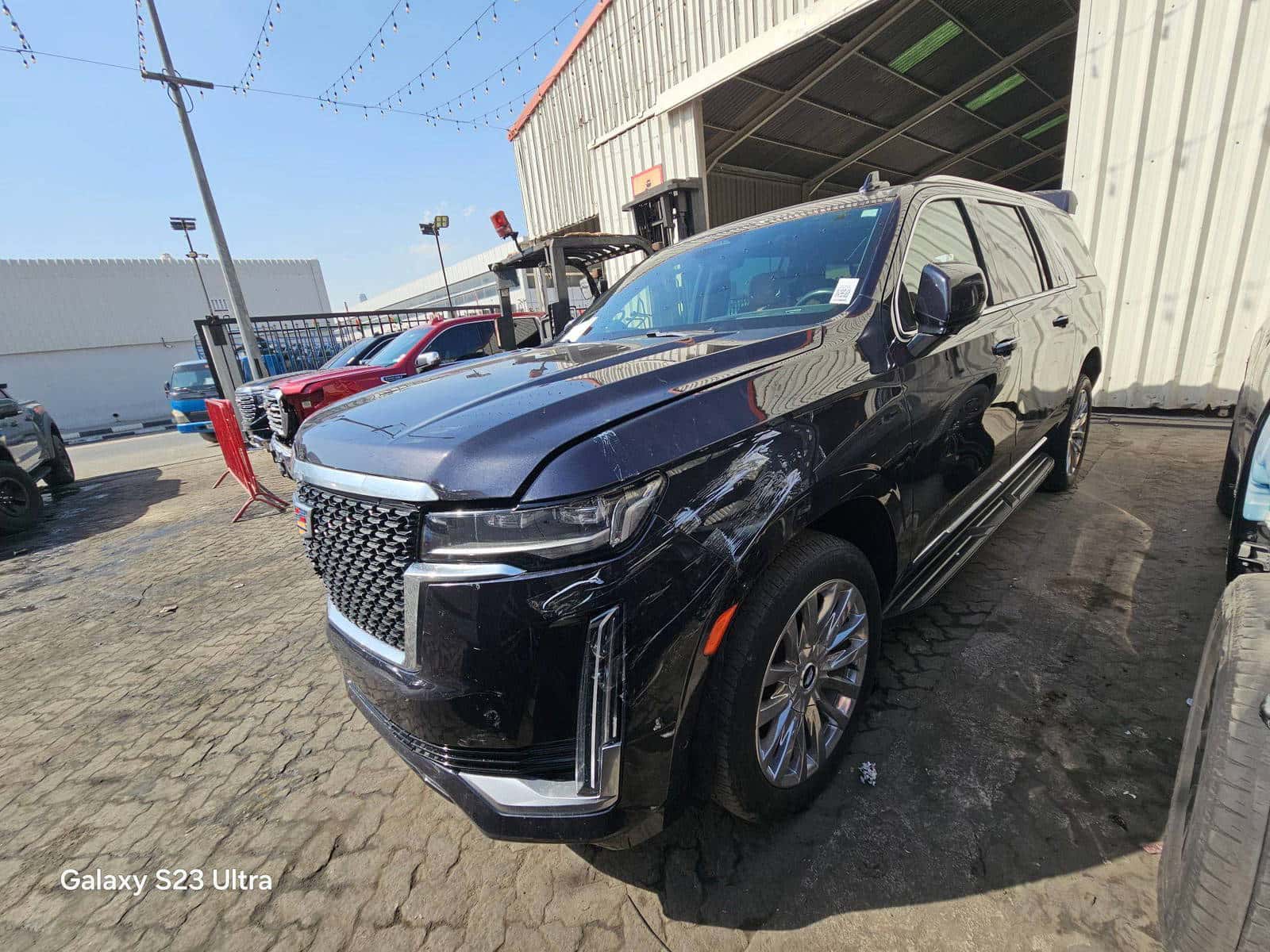 CADILLAC ESCALADE ESV PREMIUM LUXURY - Exterior