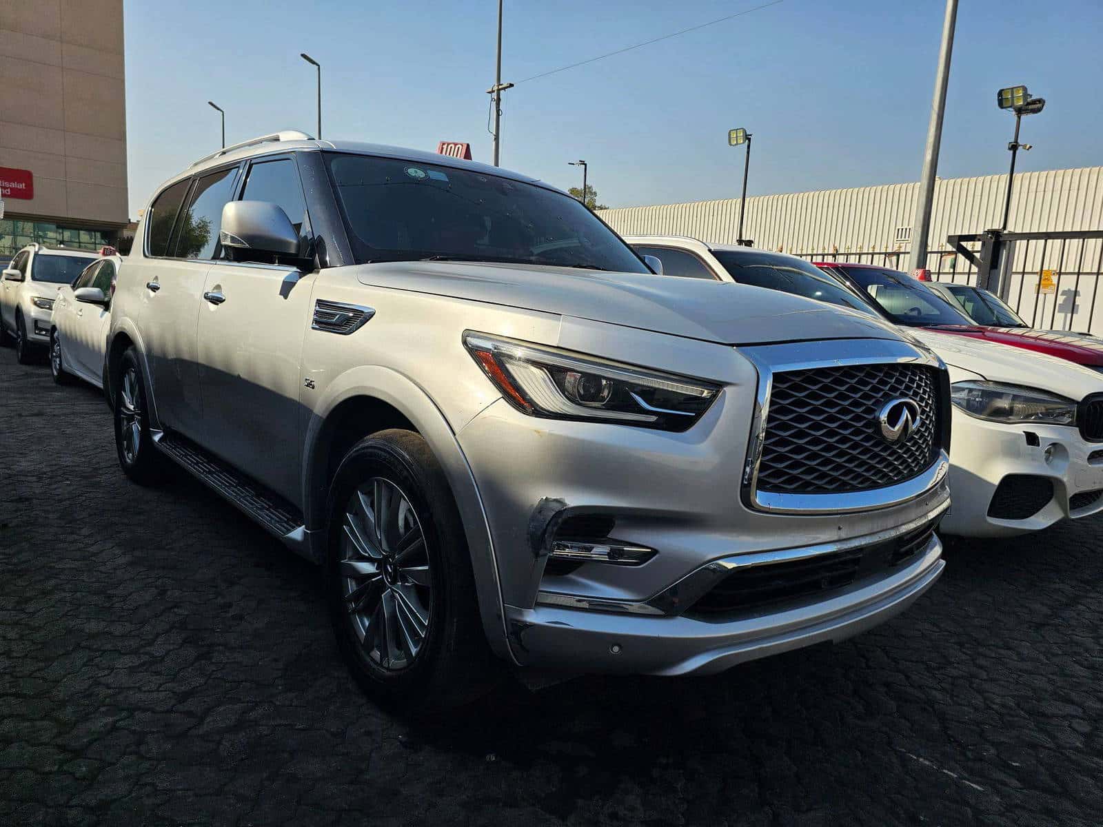 INFINITI QX80 2019 thumbnail 3
