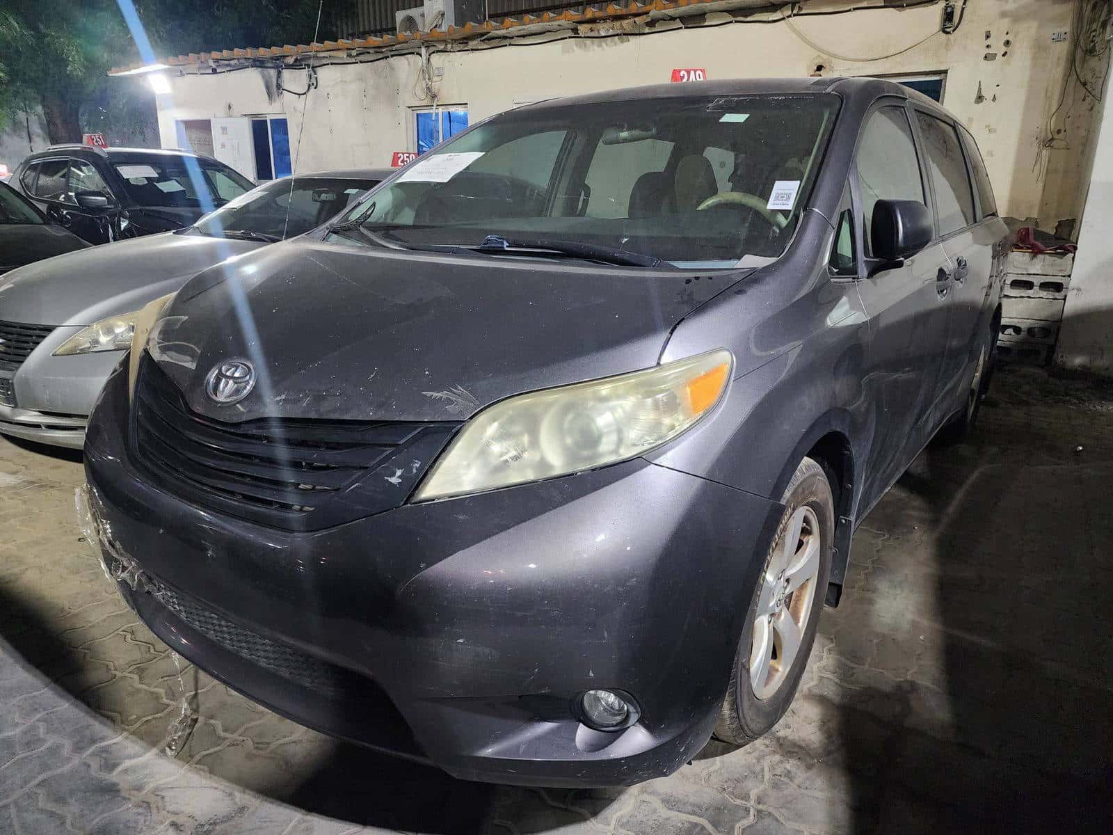 TOYOTA SIENNA - Exterior