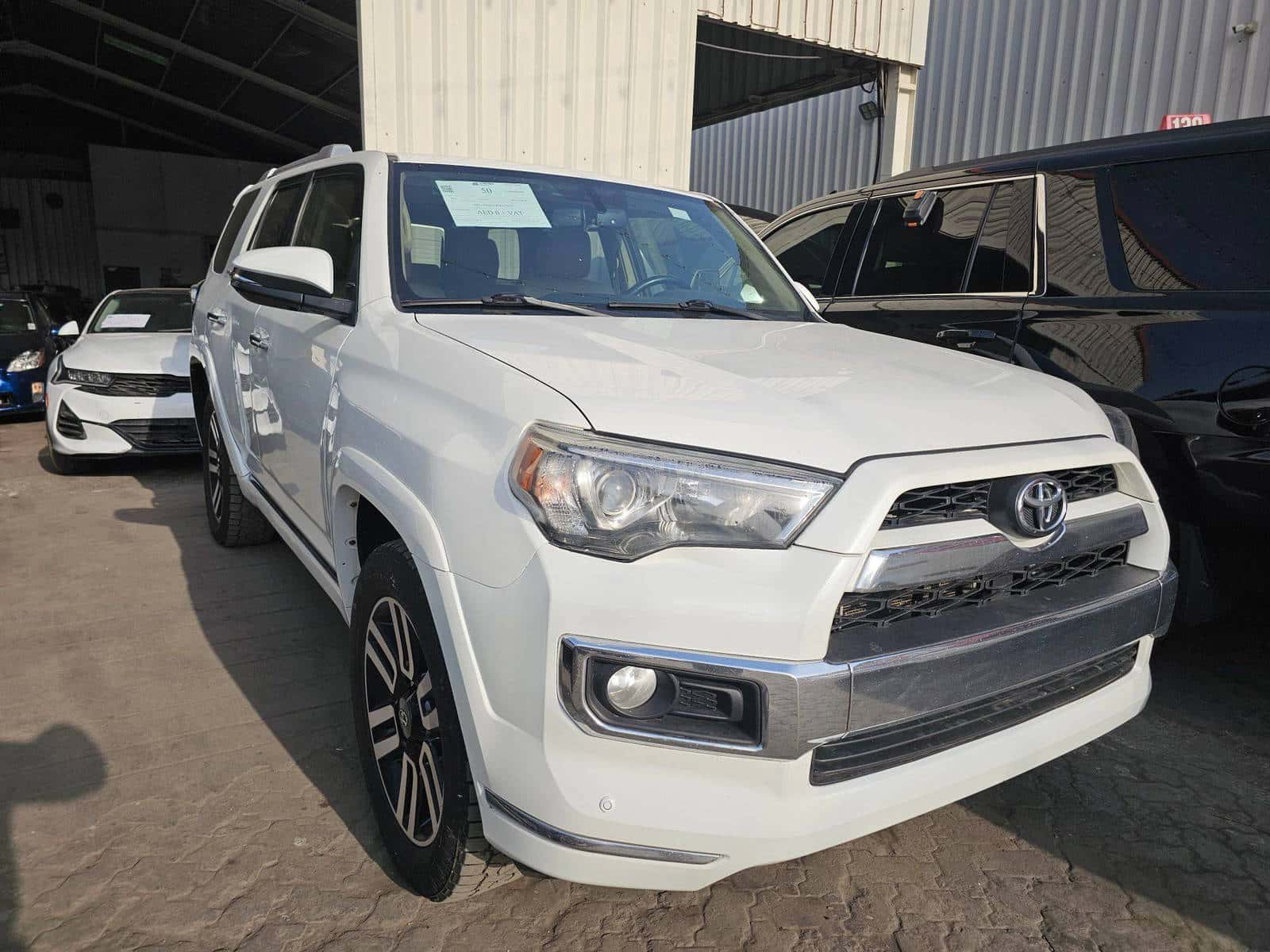 TOYOTA 4RUNNER SR5 - Exterior