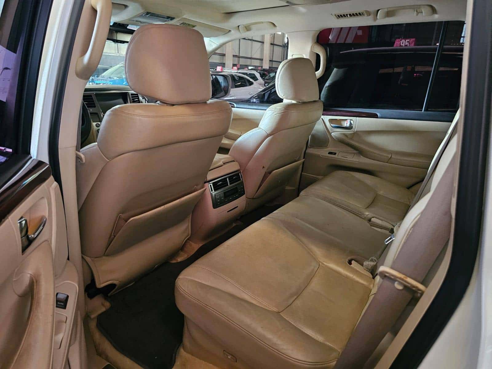 Lexus LX 570 2011 thumbnail 6