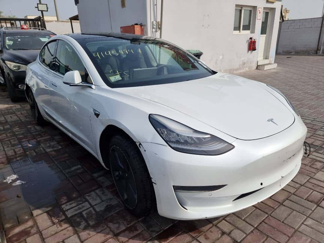 TESLA MODEL 3 - Exterior